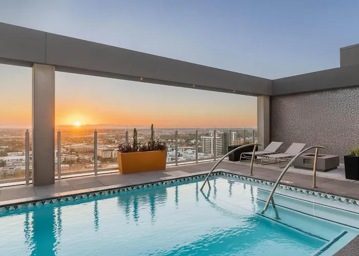 Apartment Boulevard Highrise Stu Sky Pool Parking Gym 32