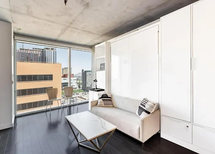Apartment Boulevard Highrise Stu Sky Pool Parking Gym 32