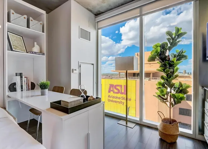 Apartment Boulevard Highrise Stu Sky Pool Parking Gym 32