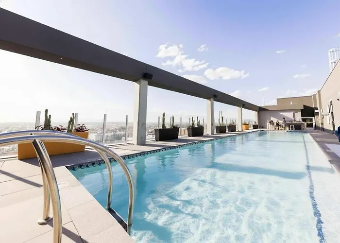 Apartment Boulevard Highrise Stu Sky Pool Parking Gym 32
